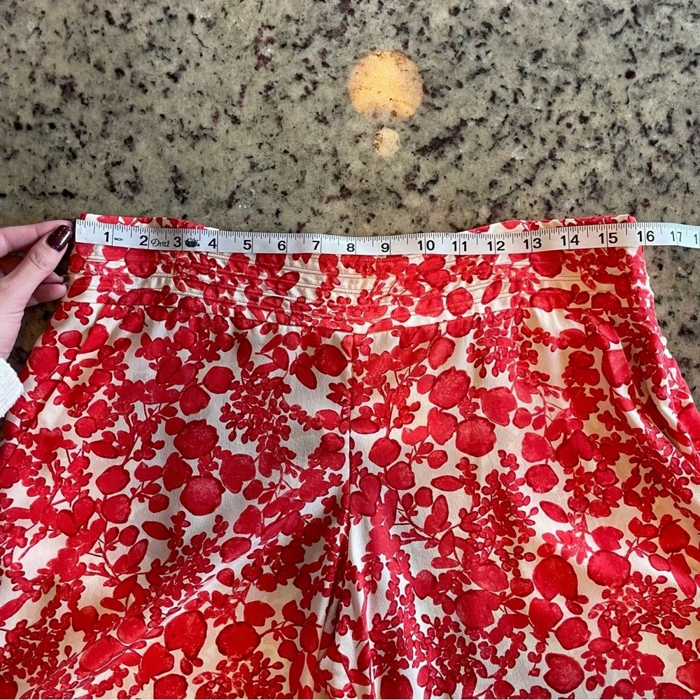 Tory Burch Red Floral High-Waist Shorts - Picture 4 of 6